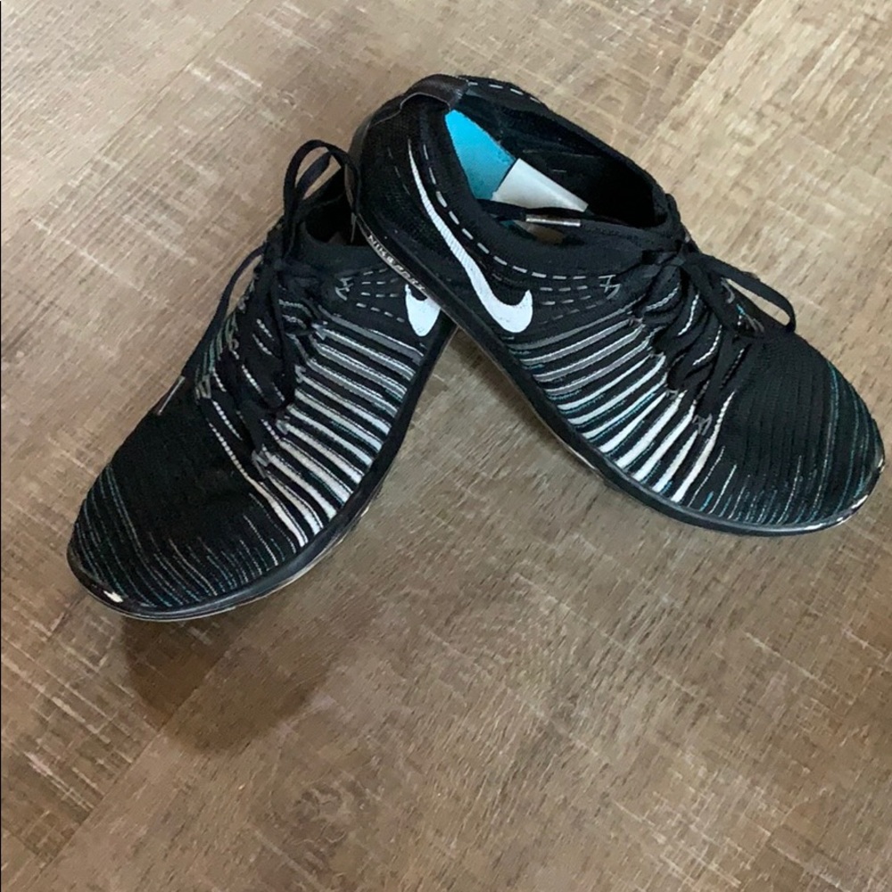 Good condition Women’s Nike tennis shoes